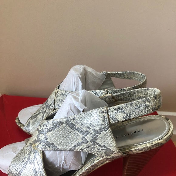 🤍Expressions Shoes in Snakeskin Print🤍 - Picture 2 of 7